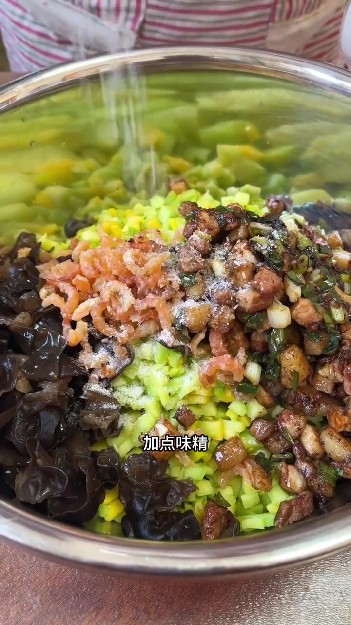 这种瓜我们叫方瓜,包包子吃又面又甜,特别的好吃