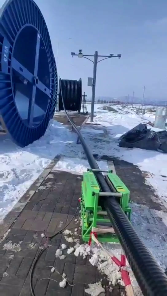 长云科技电缆输送机桥架敷设机光缆牵引机绞磨机拉缆可调速传送机