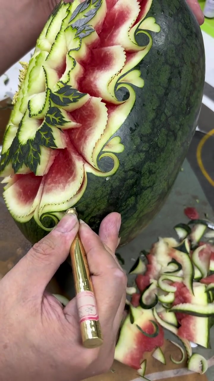 西瓜雕花简单教程