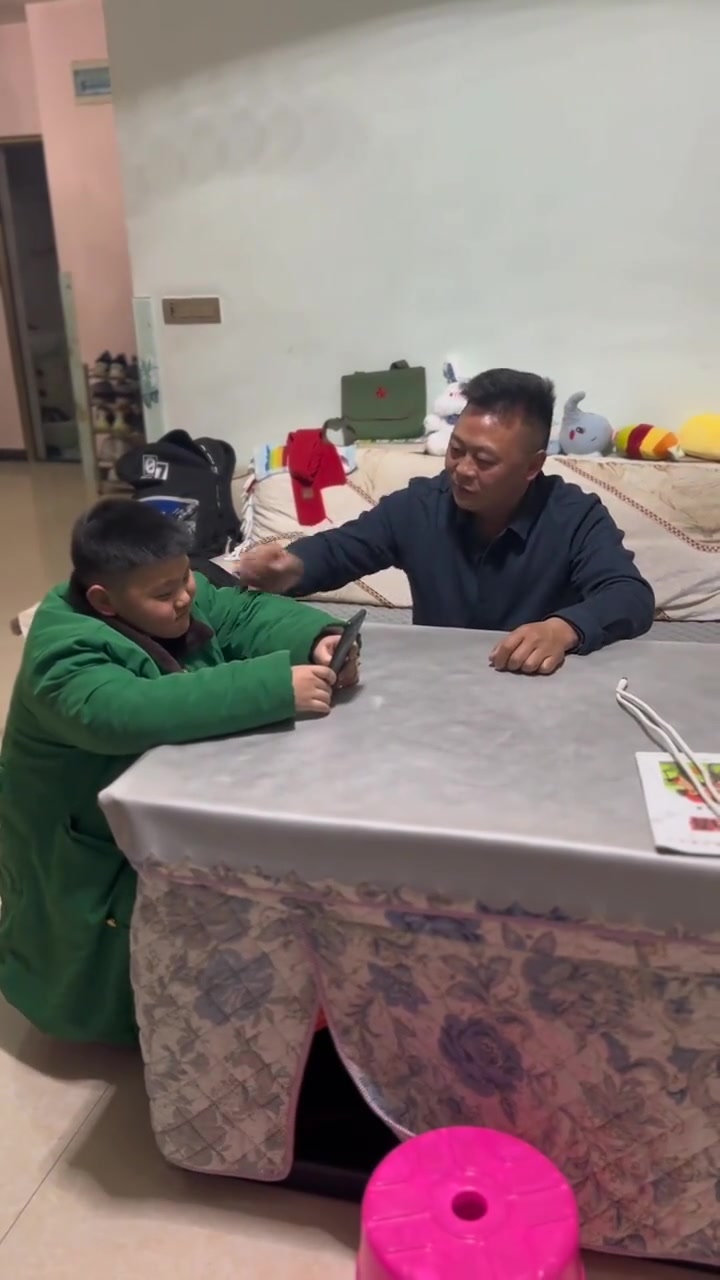 家庭教育,专家说的真的正确吗?我看来还是黄金棍下出好人