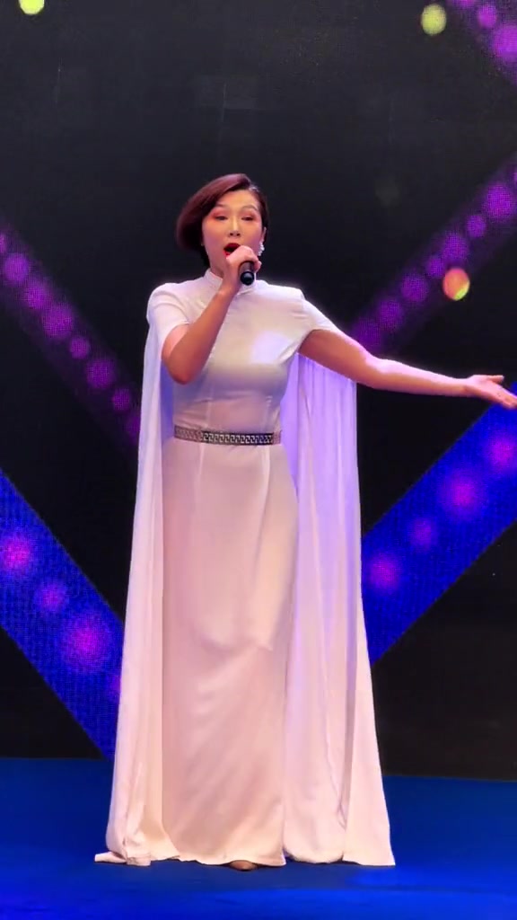 苏勒亚其其格原创歌曲《情歌呀啦嗦》