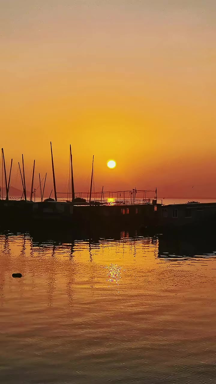 日落黄昏时落日是太阳给天空的温柔