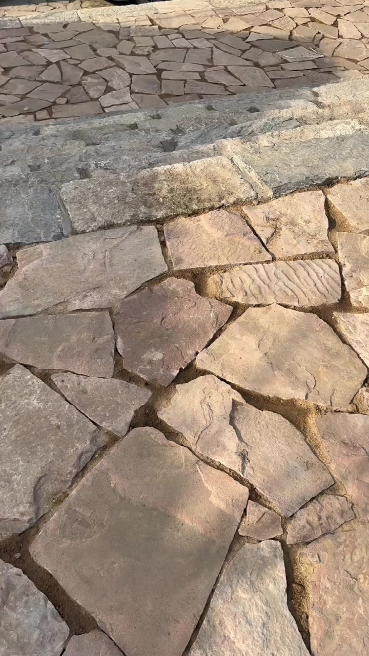 粉红色板岩碎拼石 景观地面文化石 天然不规则片石铺地石