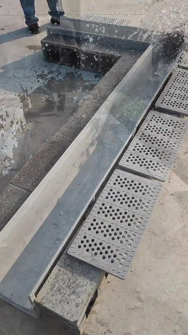 树脂混凝土排水沟安装施工方便