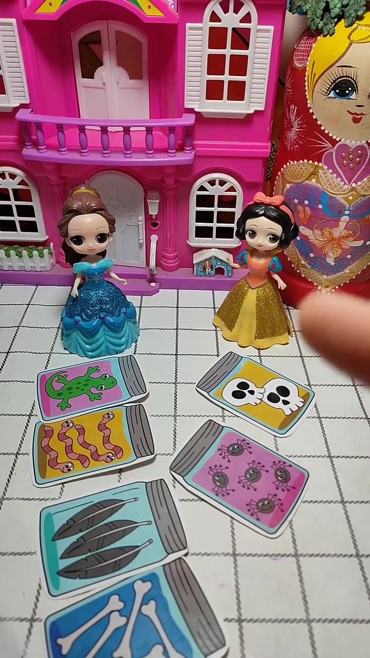 儿童玩具动画故事白雪和贝儿