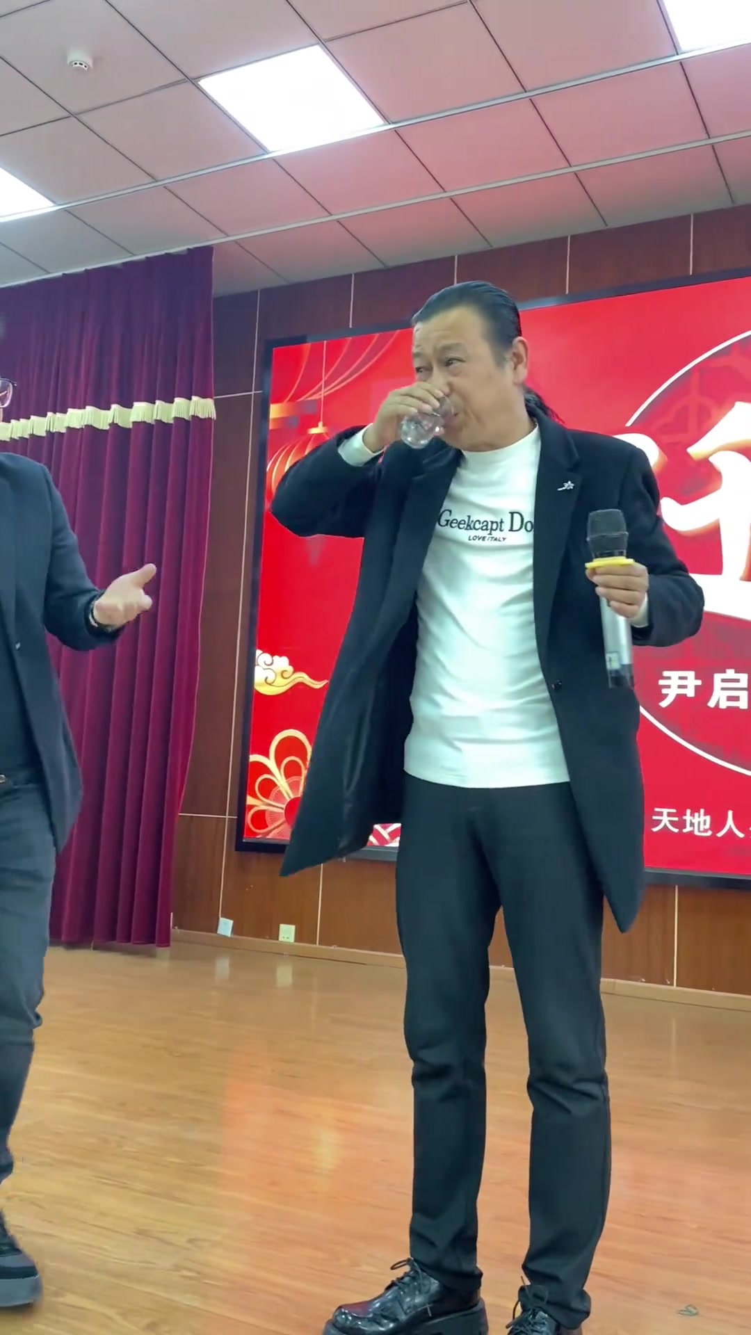 原创音乐人付飞社老师年关新歌《谁不想回家》全网上线了