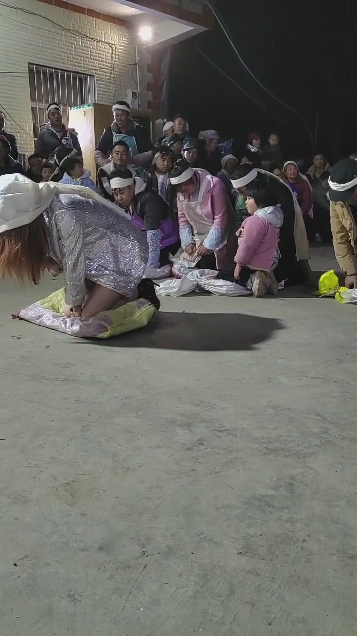 农村丧葬风俗 眼泪哭了一大堆,突然想念自己的爷爷