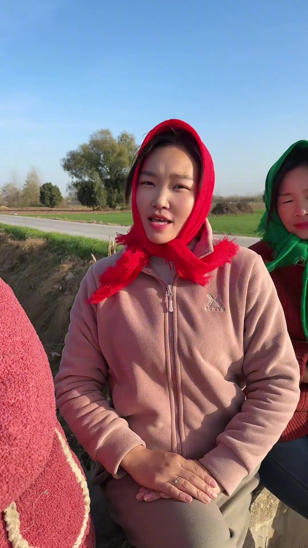 大家好,我们是四大村花组合