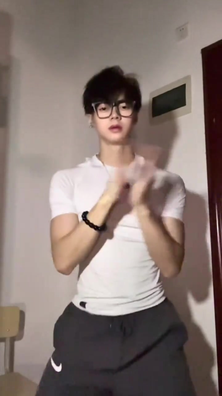 警报拉爽了越南鼓卡点舞