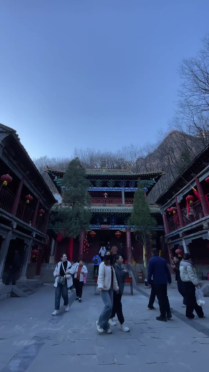 河南省林州市黄华神苑初一十五和庙会的时候是免费的,开车上去掏停车