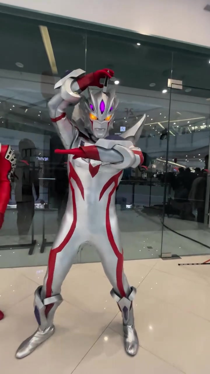 无限赛罗五重头镖形态