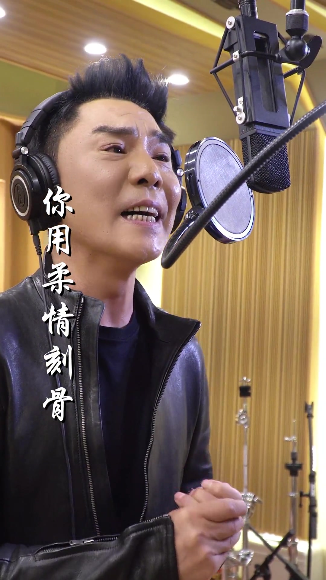 我再唱一遍,听完大家再品一下?屠洪刚