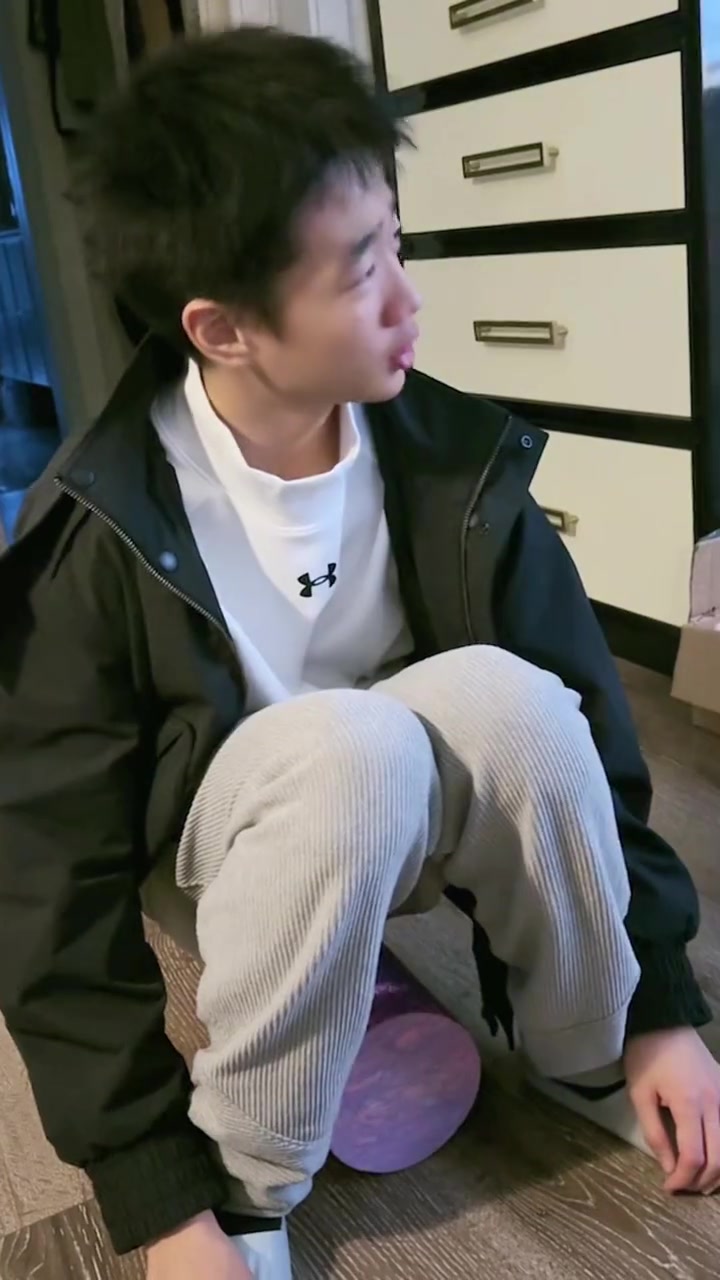 你们说,杨阳洋头发长不长!我说他帅嘛!什么发型都可以驾驭!任何发型!