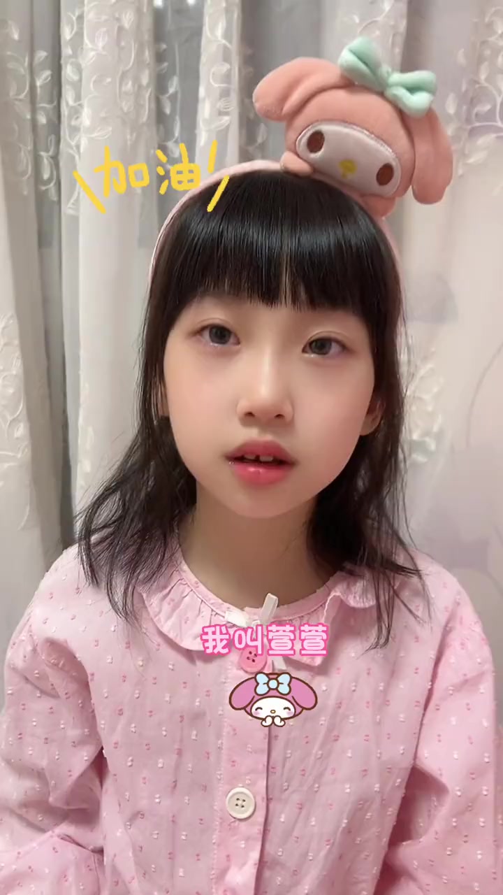 萱萱虽然语言迟缓 其他方面也不如同龄小朋友 但是她每天都在学习