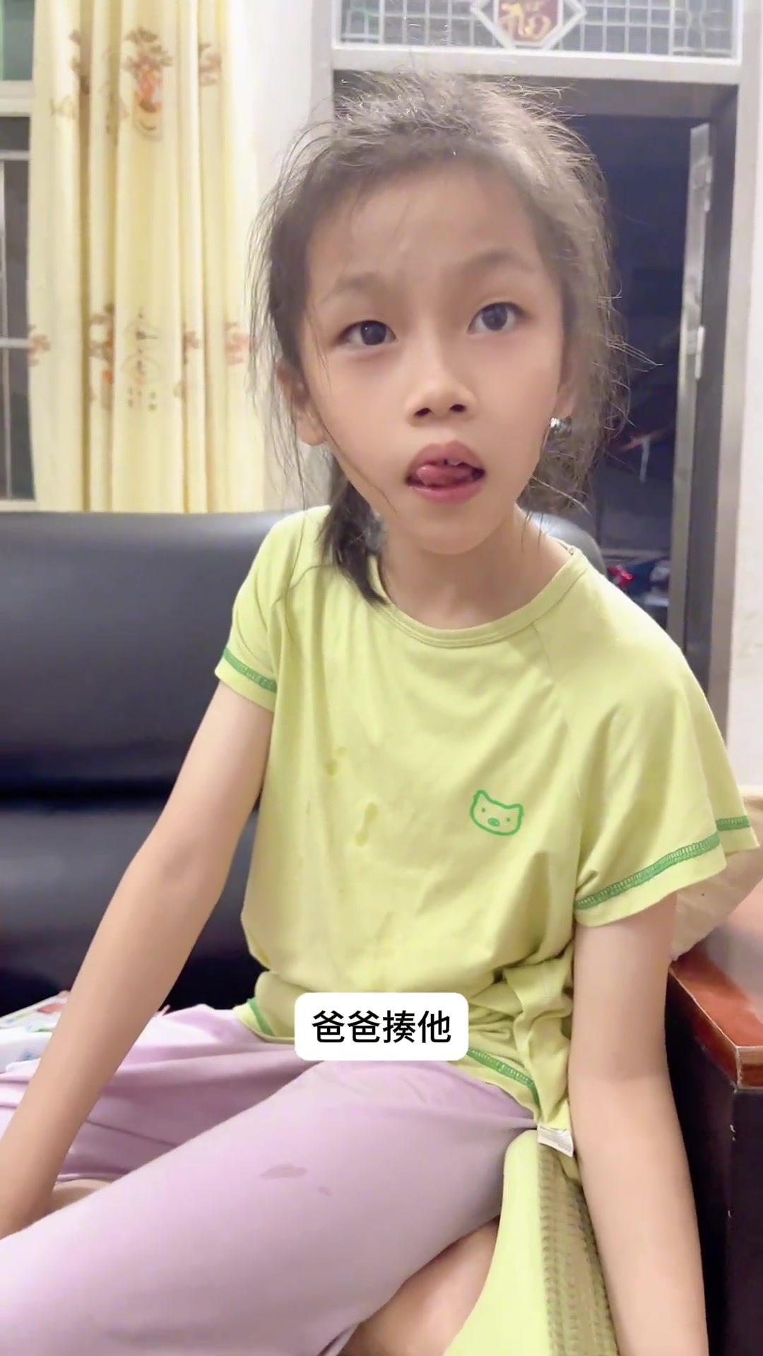 很多人说不教萱萱还手对她不公平,说以后出去容易被别人欺负,首先不教