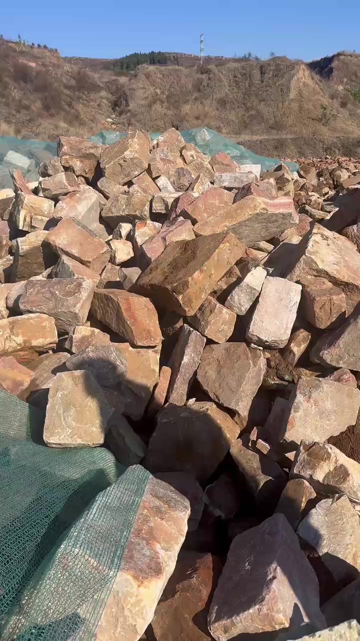 黄木纹干垒石墙 米黄色毛石砌墙石 暖黄色景观墙垒墙石