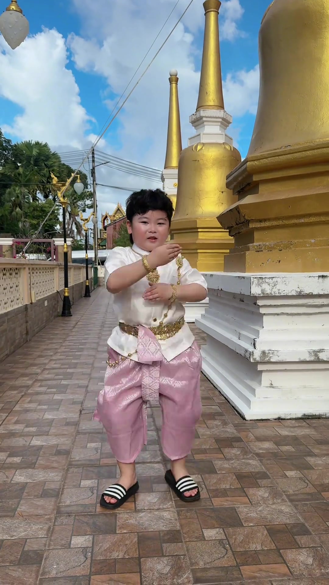 来泰国了,怎么能不拍一组泰服呢!