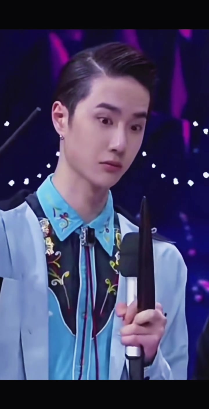 怎么就可以这么可爱大背头太帅了吧王一博