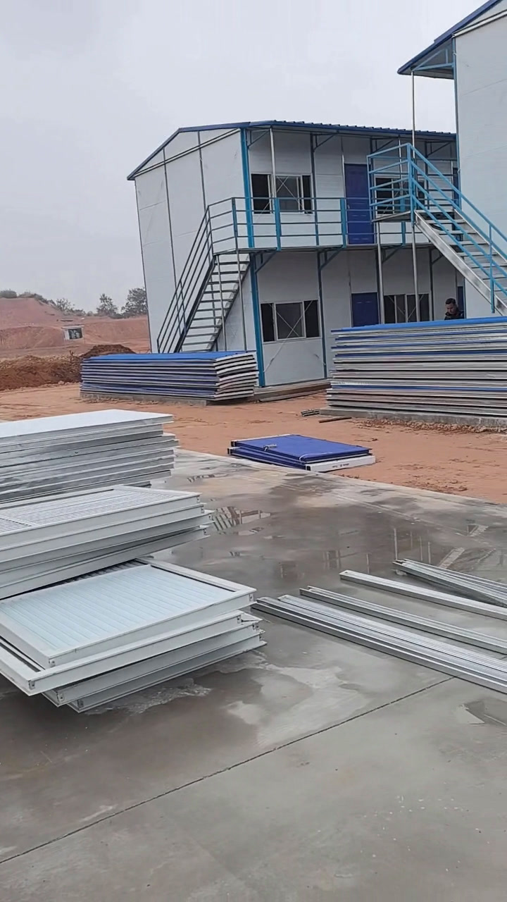 水泥基础活动房,住人集装箱活动板房制作