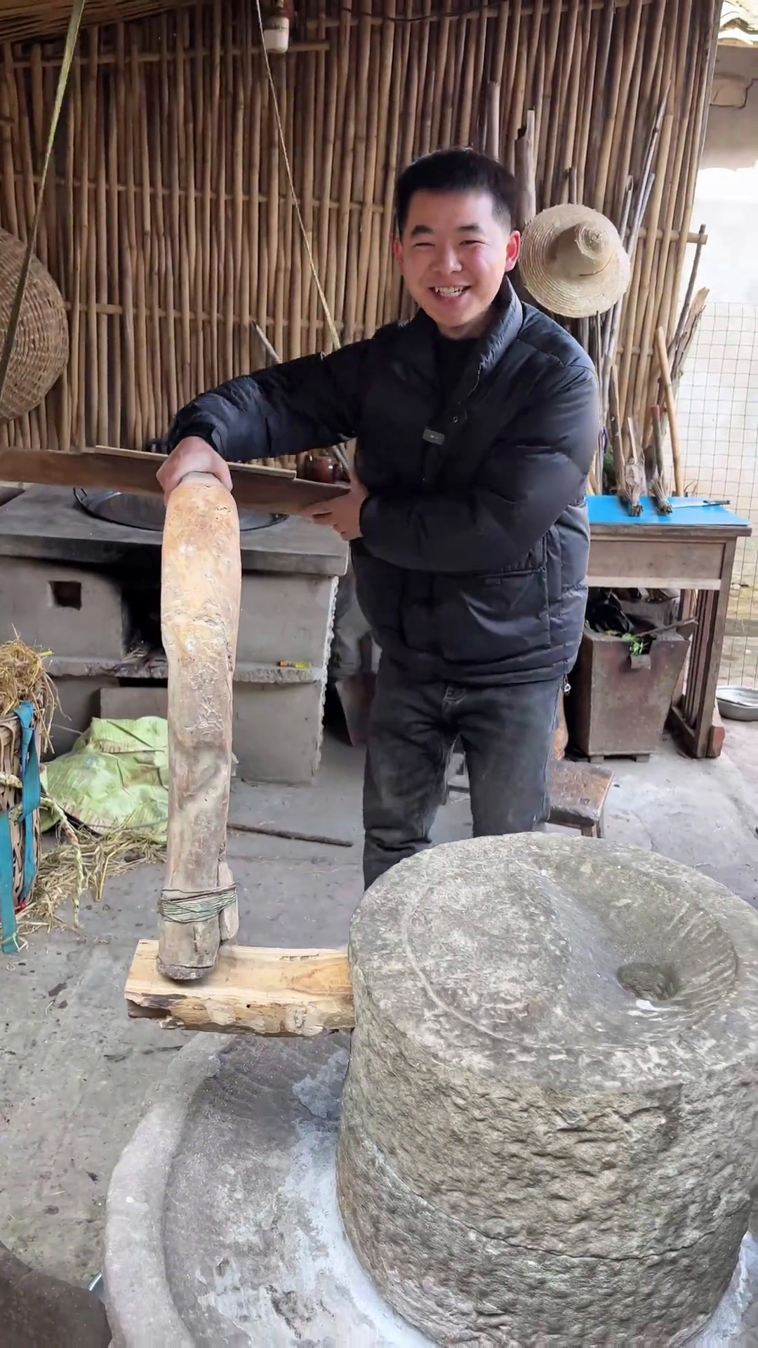 寻找儿时的味道,用几种蔬菜加上手工石磨子推的苞谷瓣瓣煮稀饭