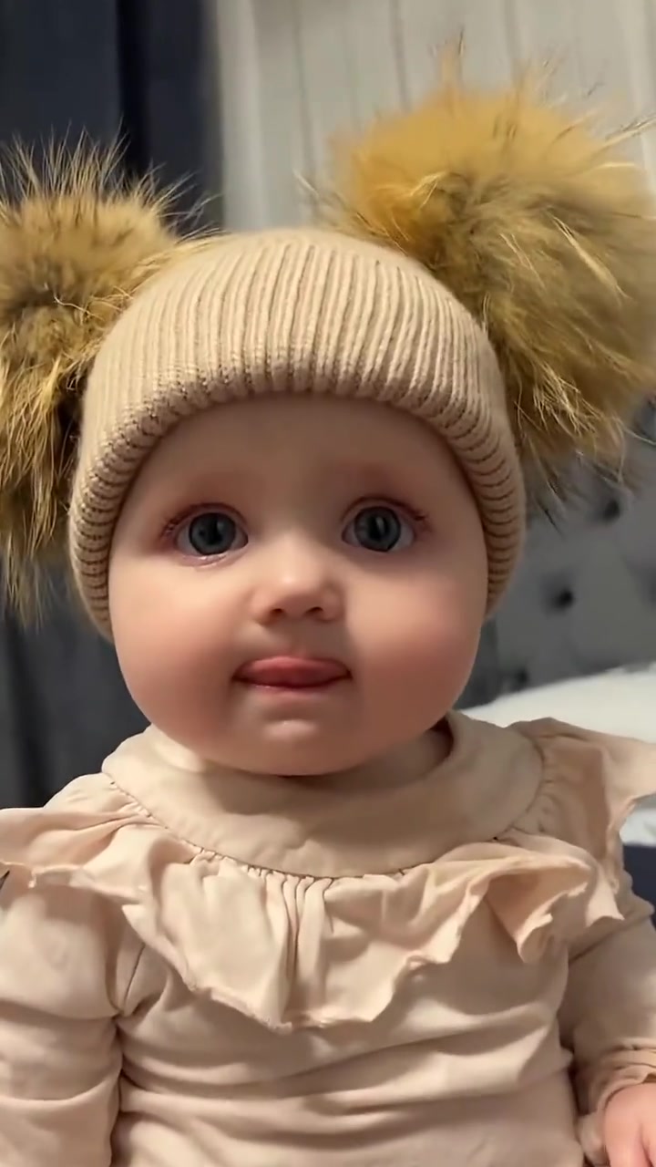 洋娃娃笑得好可爱