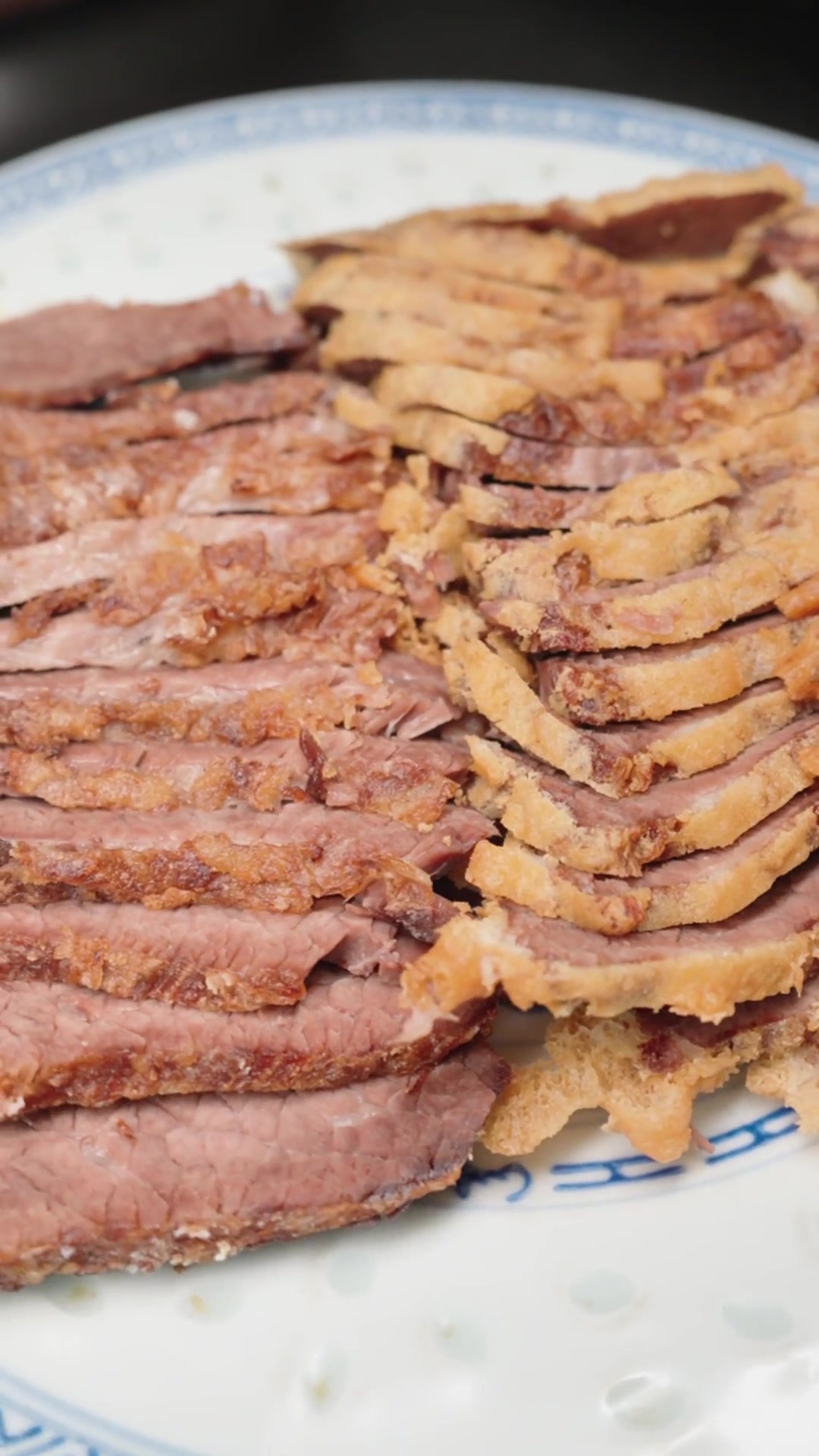 年夜饭餐桌上档次的菜「香酥牛肉」,做法简单,口味咸香