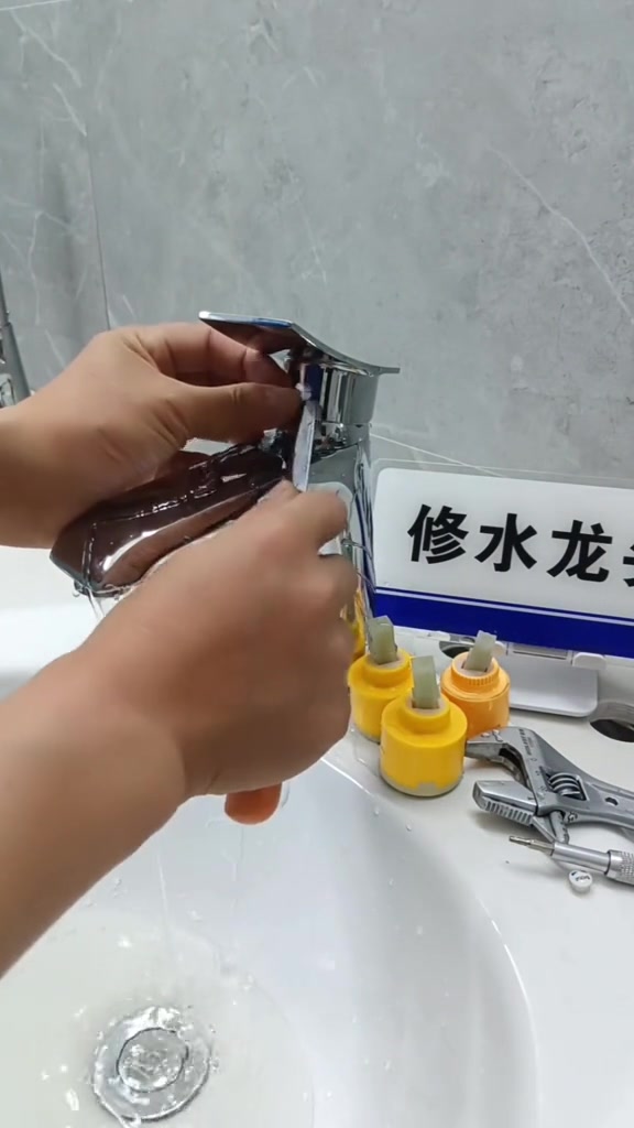 水龙头更换小技巧：便捷高效省时省力