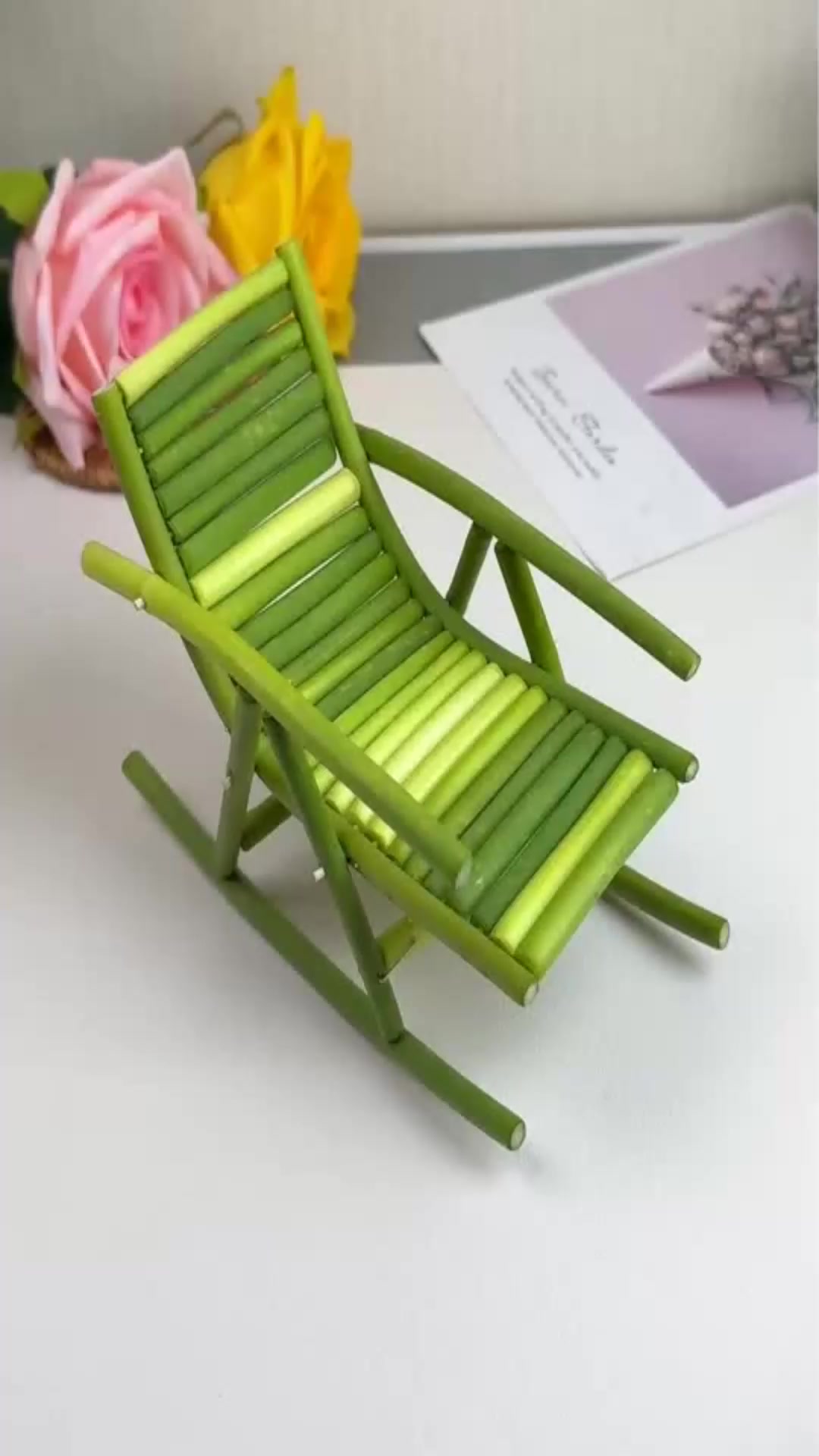 快拿妈妈做饭的蒜台来制作好玩的摇摇椅吧!非常简单