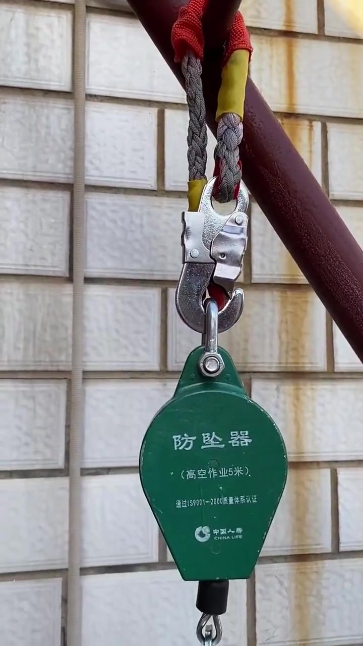 国网内江供电公司：科技赋能 线路跨成渝铁路施工安全有保证