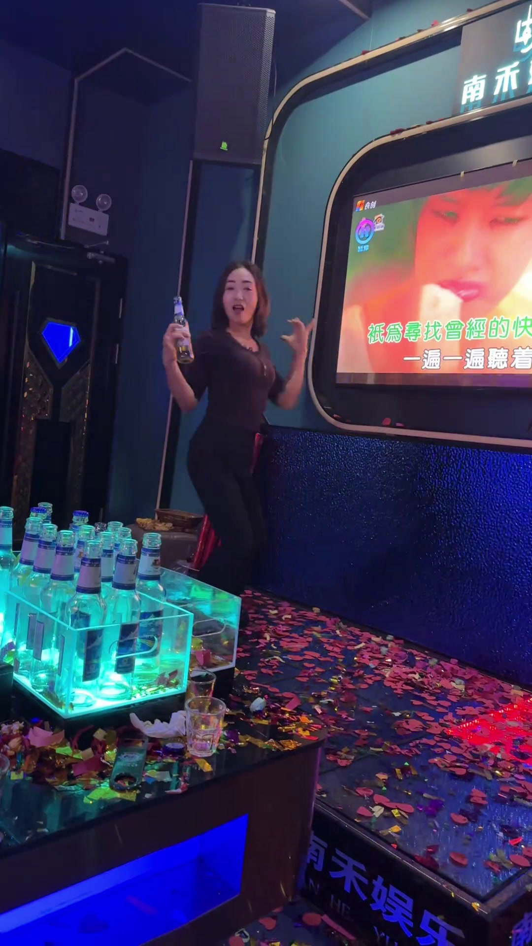 ktv正确打开方式嗨翻全场 聚会就该这么玩