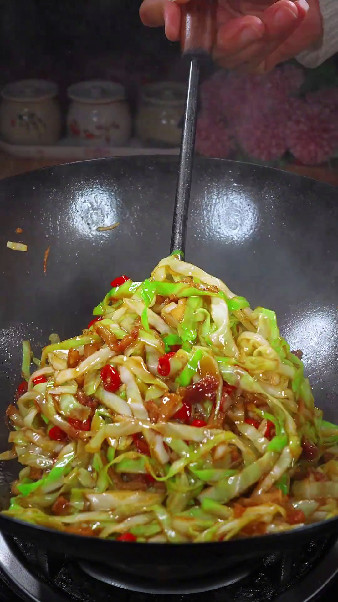 包菜丝炒肉简单下饭又好吃,记得多备点米饭!