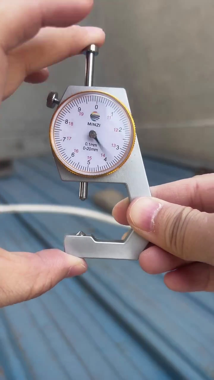 买钢材备用一把测厚仪,可以省去更多麻烦