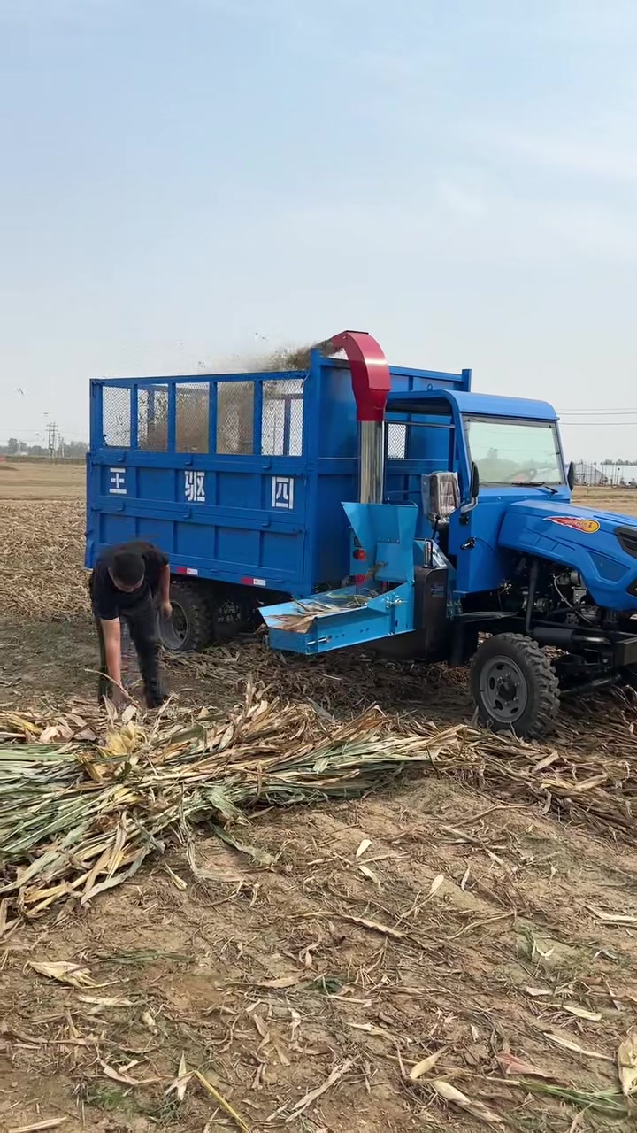 能铡草能拉货的四轮四驱铡草车