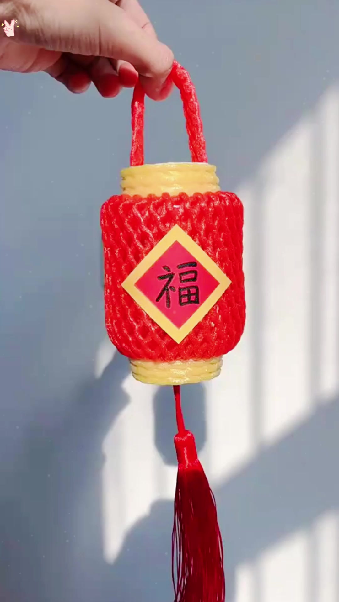 水果网与饮料瓶做出的新年灯笼,超漂亮喜庆!