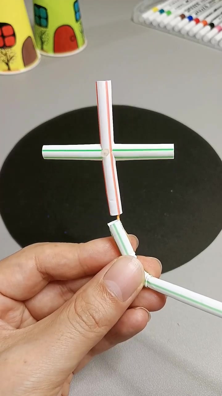 用吸管给孩子做好玩的风车,空气动力,锻炼孩子的肺活量,快来试试吧!