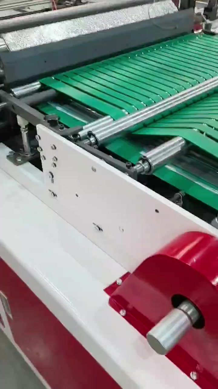 自动连卷抽绳垃圾袋制袋机生产过程