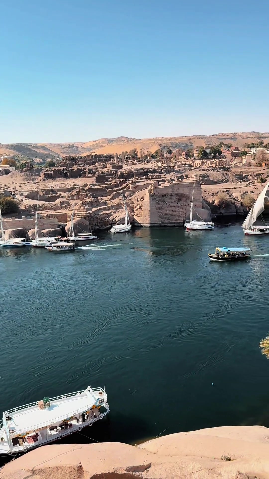 尼罗河的美景尽显眼底养育了两岸几千年的最老文明之河美景尽收眼底