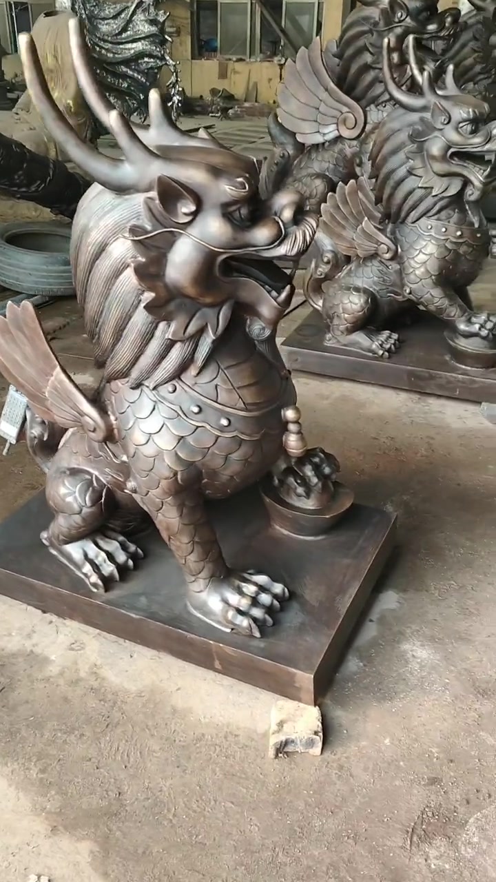 铸铜麒麟雕塑展示视频