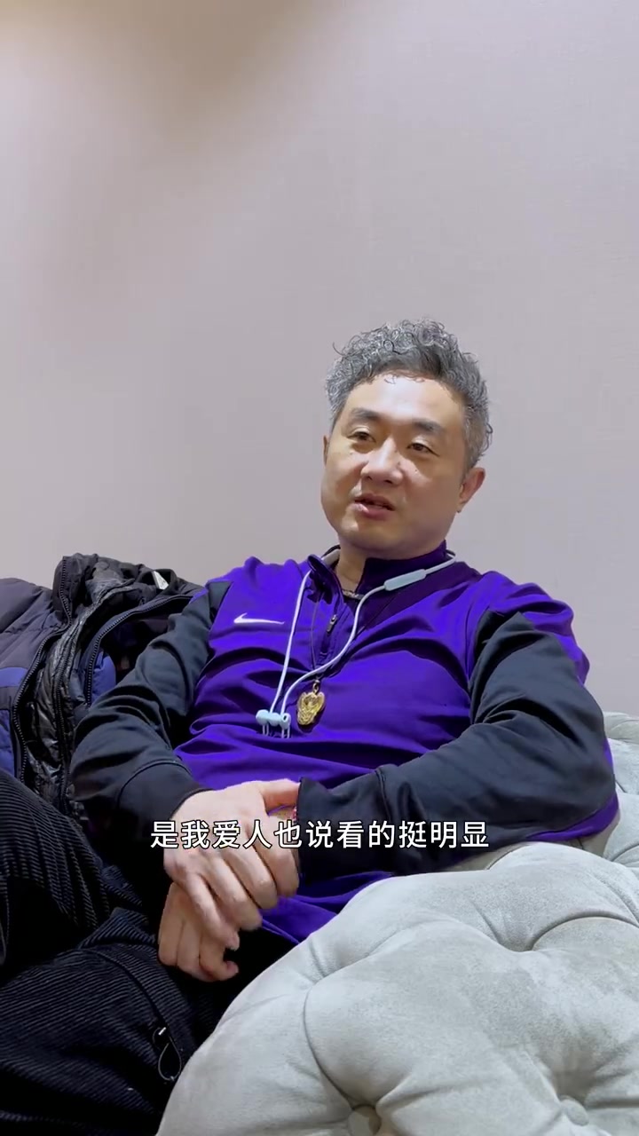 内切祛眼袋创口在眼睑内侧,即时上周刚做完手术,现