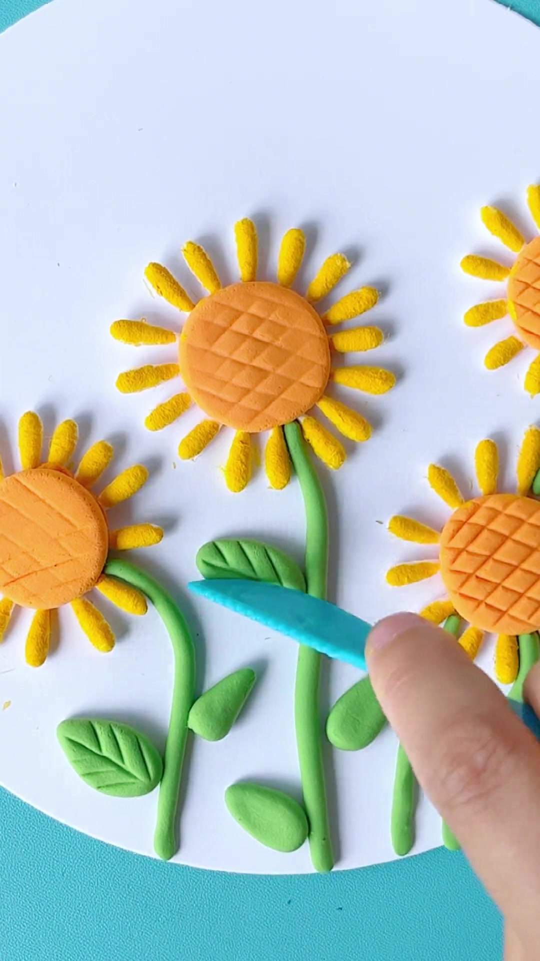 用棉签来画漂亮的向日葵,儿童节粘土创意画,幼儿园小朋友可以完成