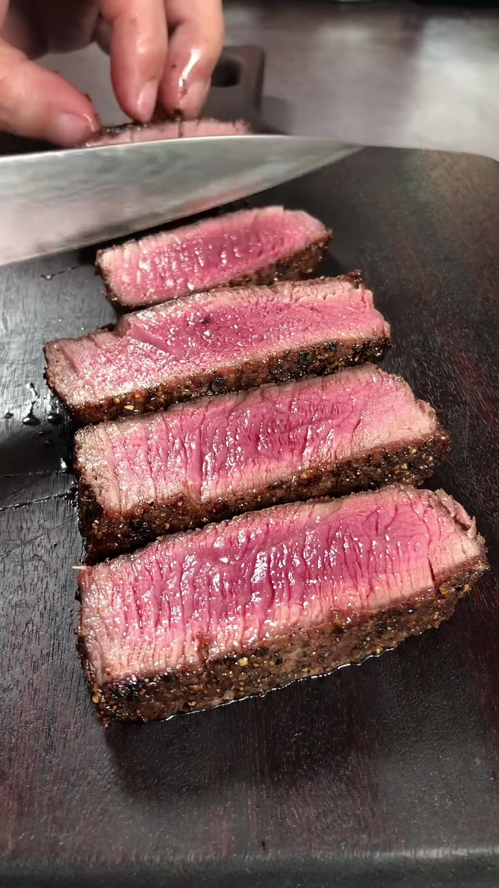 厚切三分熟菲力牛排