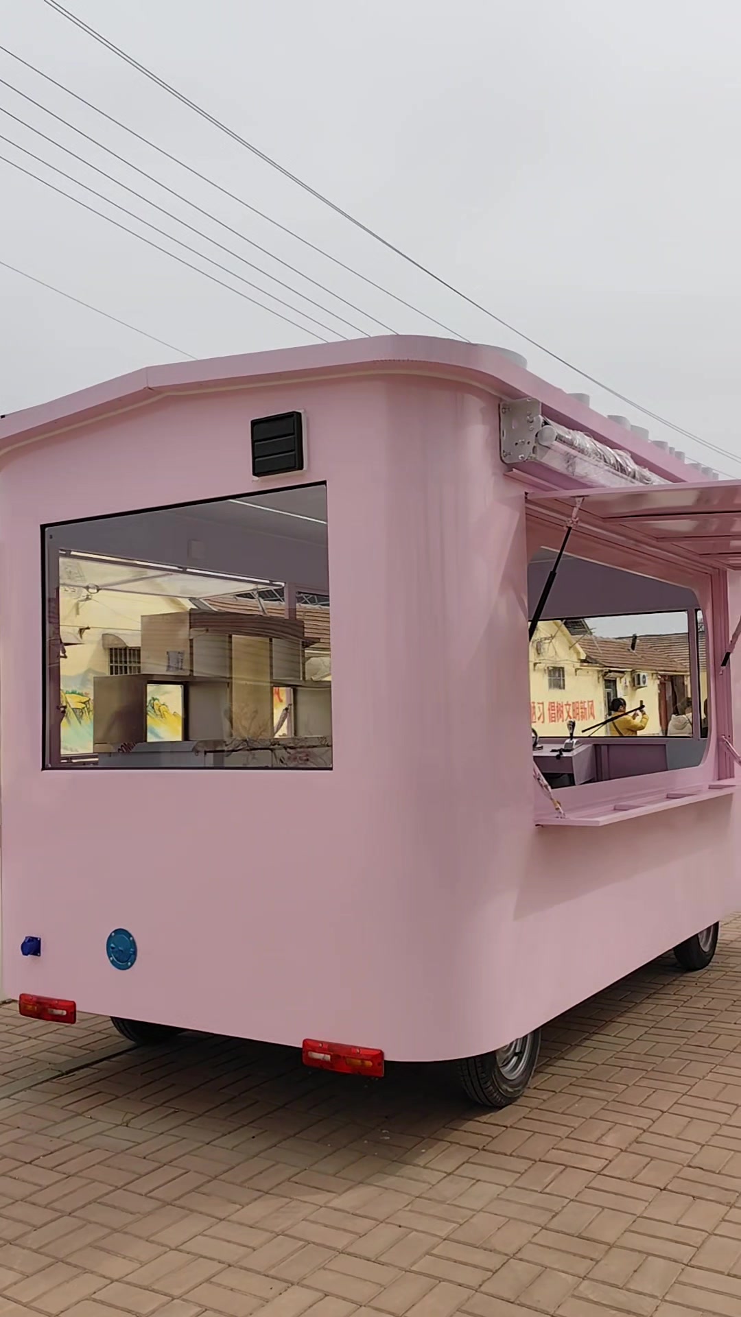 电动四轮奶茶车冷饮车