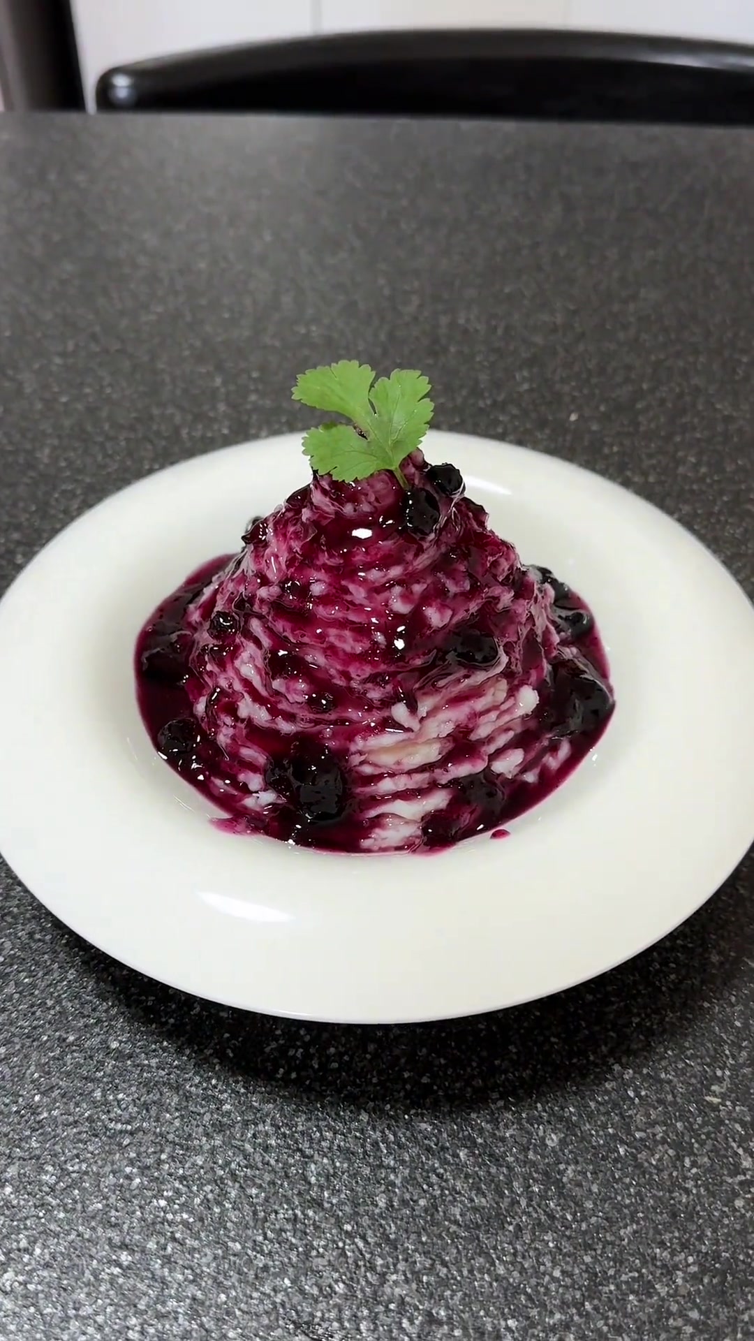 今天分享年夜饭甜品之蓝莓山药