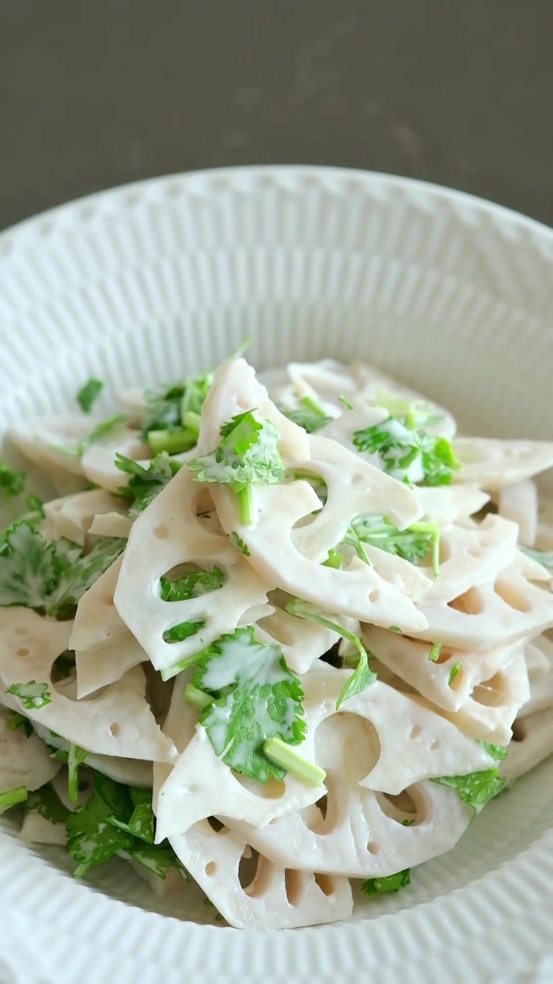 凉拌藕片清新爽口的凉拌藕片 还不试试看~ 食材