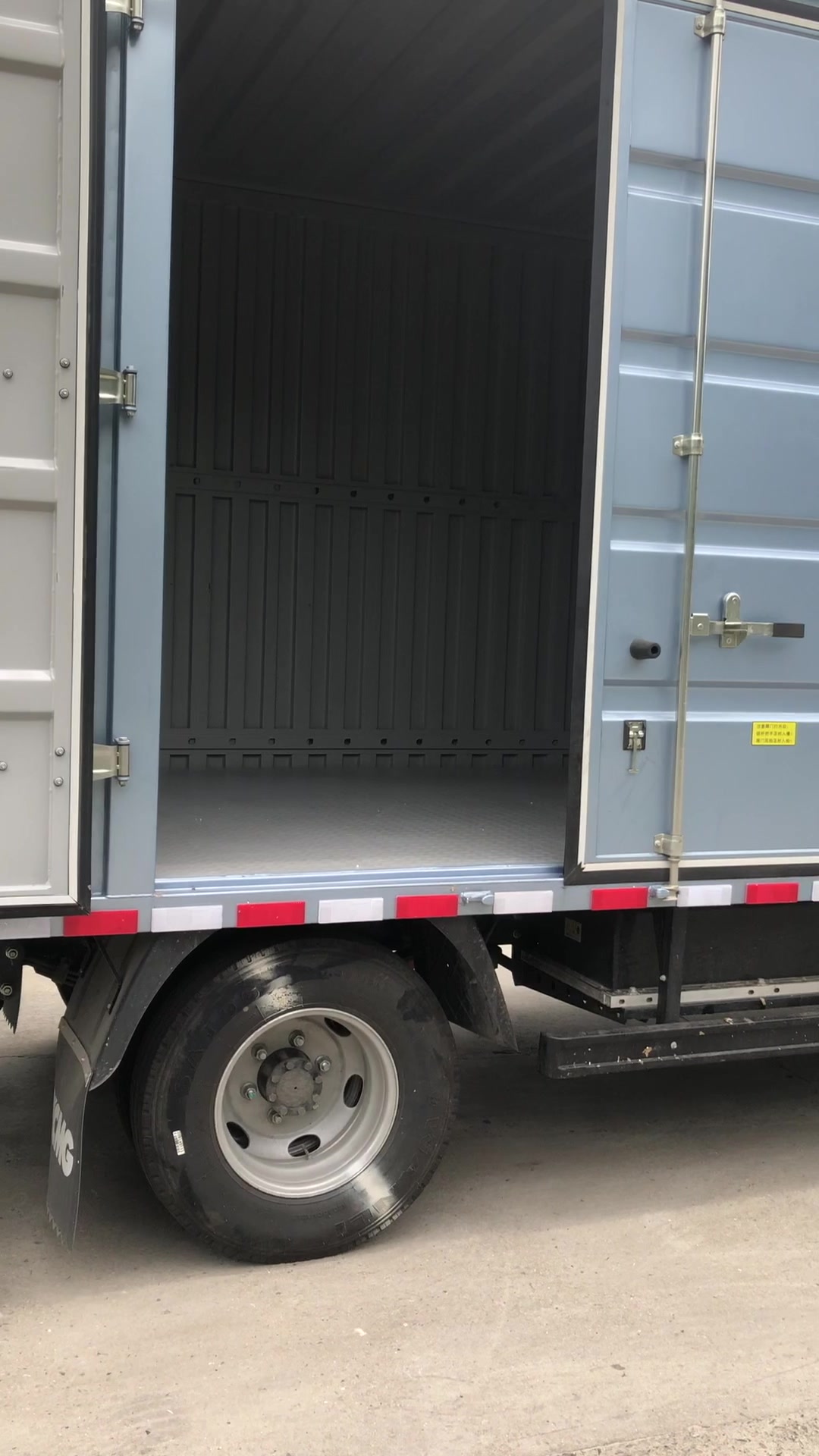 徐工轻卡绿牌箱式外观4.2米箱货