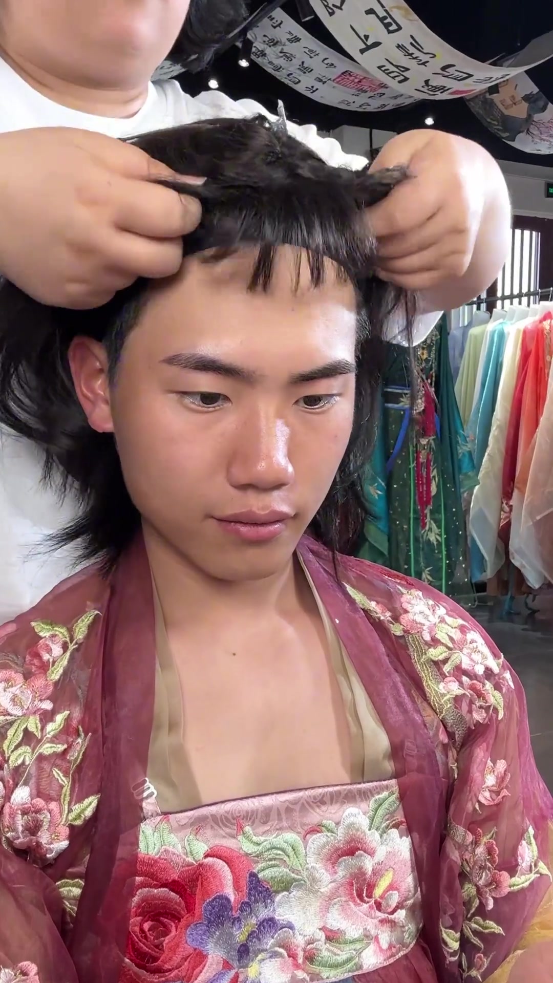 大老爷们来洛阳,穿上女装汉服,体验牡丹花神变装
