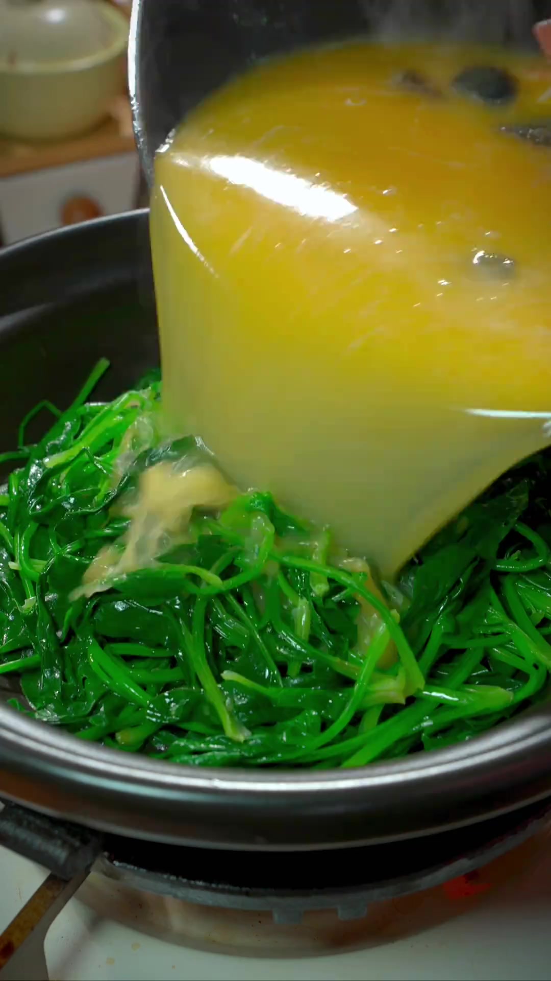 正值菠菜季,试试这样做上汤菠菜,汤鲜味美营养足
