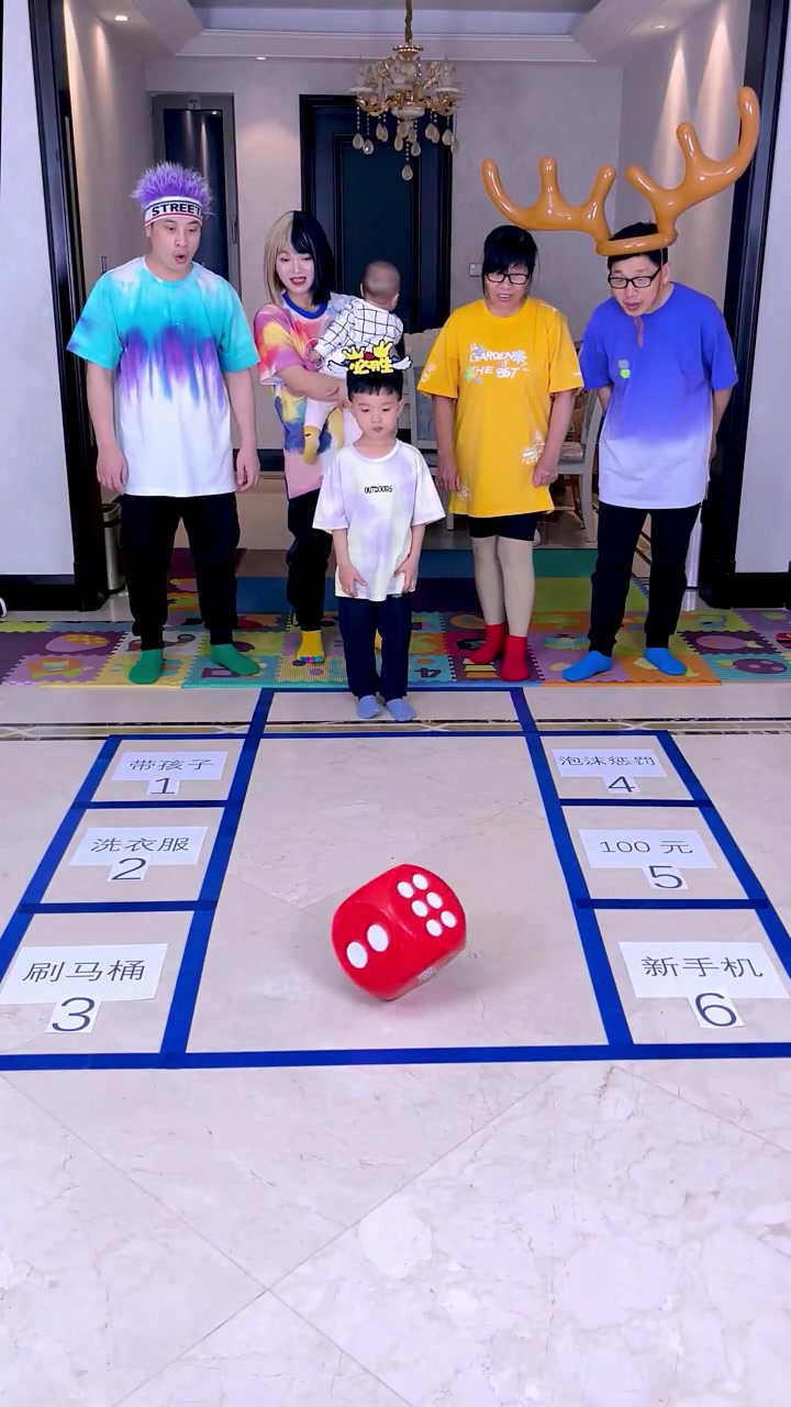 摇骰子挑战,太刺激了,留着以后玩!