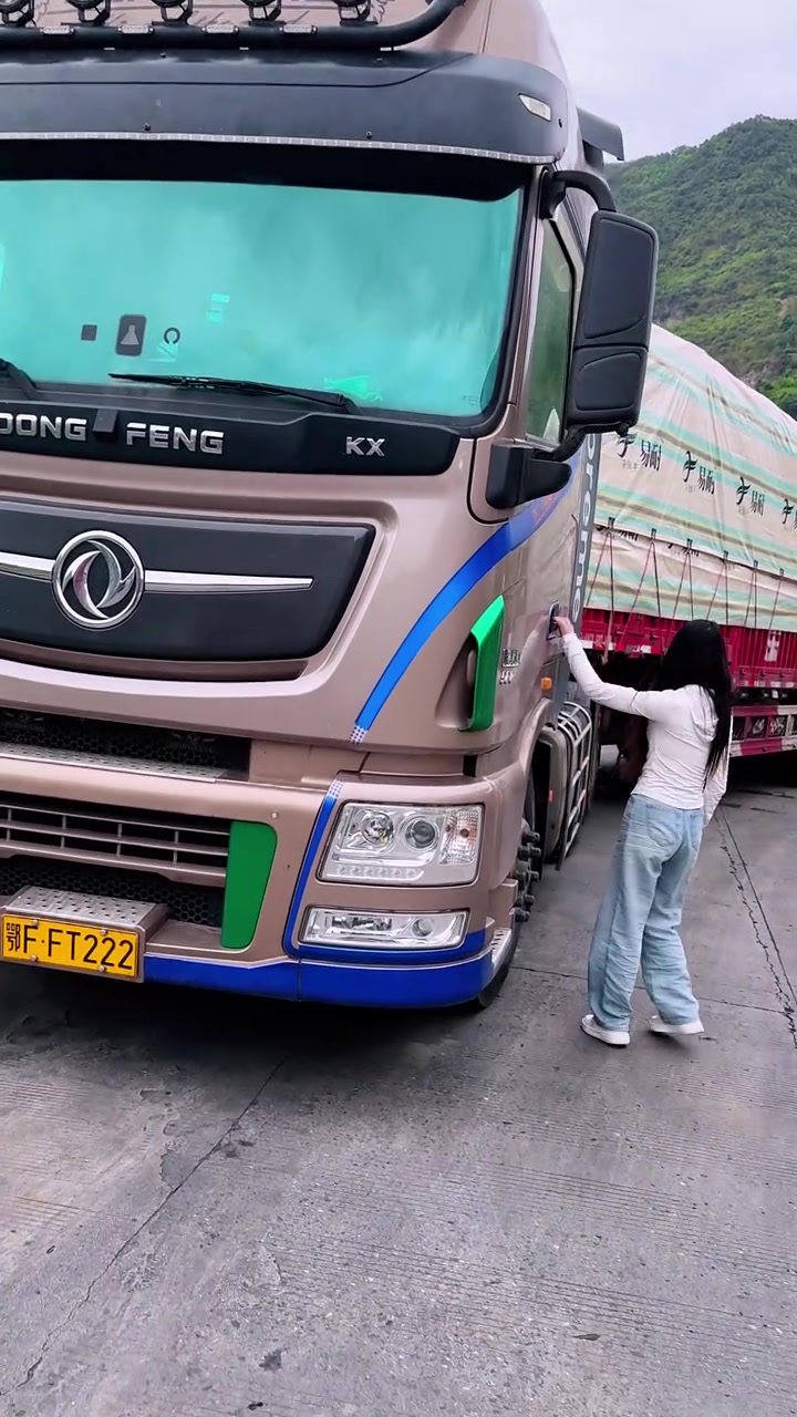 卡车女司机的生计与青春,方向盘上的生活与岁月