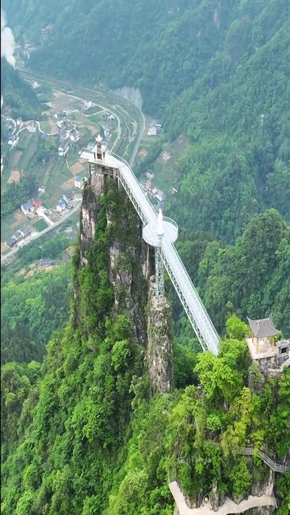 新疆红其拉甫国门因《奔跑吧》拍摄封闭栈道引游客不满：千里奔赴却吃了“闭门羹”多方回应